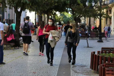 Imagem ilustrativa da imagem Governo deve acabar com obrigatoriedade de máscaras no Paraná