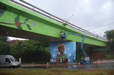 Imagem ilustrativa da imagem Grafiteiros colorem os viadutos de Londrina