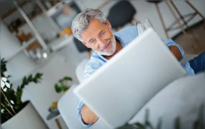 Uma em cada três pessoas com mais de 50 anos já se inscreveu em plataformas ou aplicativos de namoro online