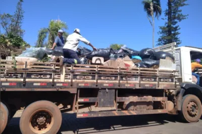 Imagem ilustrativa da imagem Mutirão contra dengue em Cambé recolhe 18 toneladas de lixo