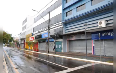Imagem ilustrativa da imagem Greve do ônibus e chuva 'espantam' consumidores do centro