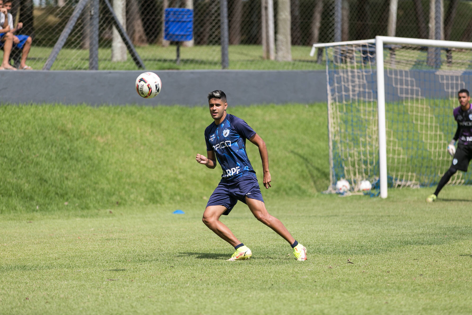 LEC apresenta pacote de reforços e nova comissão técnica | Jornal Folha de  Londrina | Últimas Notícias de Londrina e do Paraná