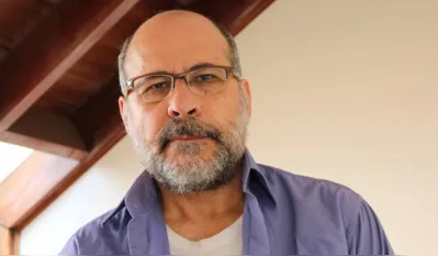 Luiz Taques: "A edição bilíngue é uma modesta homenagem aos países de língua espanhola, Bolívia e Paraguai"