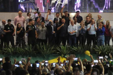 Imagem ilustrativa da imagem Bolsonaro faz discurso em tom de campanha na ExpoLondrina