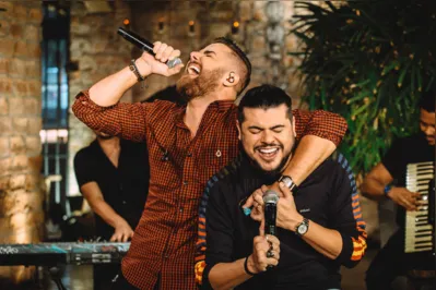 Zé Neto & Cristiano inauguram a temporada de show da Expo Londrina cantando hits como "Largado às Traças" e o mais recente trabalho "Tarja Preta"
