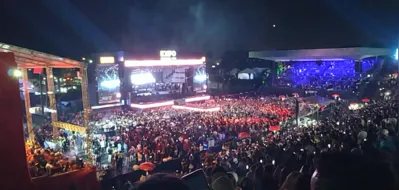 Menos é Mais: show lotou a arena na despedida da ExpoLondrina; milhares de fãs dançaram ao som do pagode
