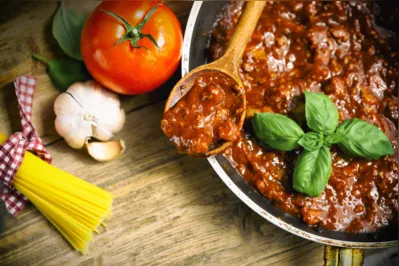 Mais do que carne e molho de tomate, o molho à bolonhesa tem receita diferente na Itália