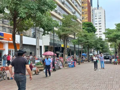 No Calçadão de Londrina, muitas pessoas optaram por manter a proteção
