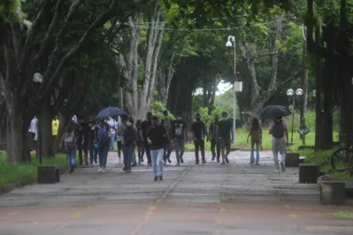 Sindicatos e vereadora querem envolver a comunidade externa no debate pela revogação da LGU: “A população não tem esse sentimento de que está perdendo serviços"