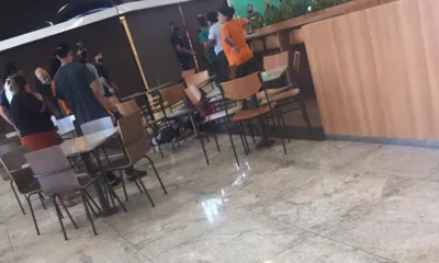 Imagem ilustrativa da imagem Tiroteio em shopping de Londrina deixa um morto e uma ferida; Vídeos
