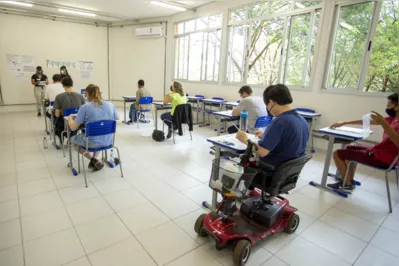 Imagem ilustrativa da imagem UEM realiza vestibular para pessoas com deficiência