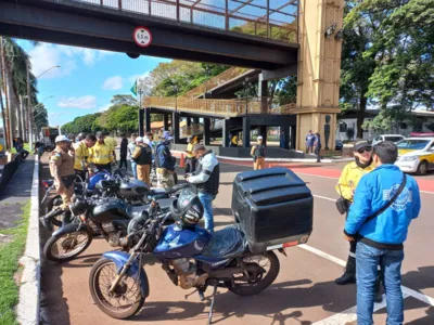 Imagem ilustrativa da imagem Blitz na BR-369 premia bons motociclistas em Londrina