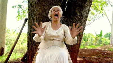 A multiartista Edna Aguiar conta a história “Ifá - O Presente de Oxum”, em que narra o nascimento do orixá Oxum