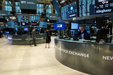 Em Nova York, o índice de referência S&P 500 subia 0,42%. O Dow Jones, indicador focado em empresas de grande valor, avançava 0,50