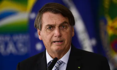 Imagem ilustrativa da imagem Bolsonaro, que já estimulou 'fuzilar a petralhada', diz que dispensa apoio de quem é violento