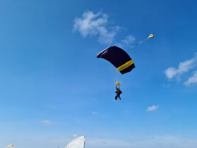 Imagem ilustrativa da imagem Campeonato de paraquedismo 'agita' o céu de Londrina