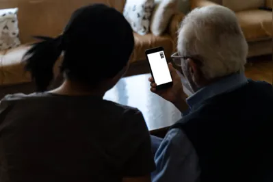 Estudo da instituição londrinense mostra também que poucos idosos se beneficiaram da tecnologia durante a pandemia, o que mostra a necessidade de inclusão digital desse público