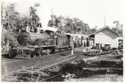 Chegada do primeiro trem à Estação Ferroviária de Ibiporã em 15 de julho de 1936, foto de José Juliani