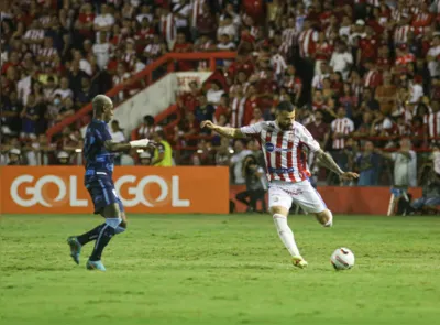 Imagem ilustrativa da imagem Londrina vence o Náutico de virada e cola no G4