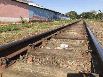 Imagem ilustrativa da imagem Moradores de Rolândia cobram sinalização após morte em linha de trem