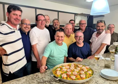 Os amigos Mischel Piveta, Ademir Rosa, Carlos Ayres, Osvaldo Calixto, Adélcio Rosa, Celso Alves Pereira, Álvaro Jabur, Luis Carlos Messas, Manoel Gonçalves Neto, Jose Moura Filho, Humberto Alves Lima e Ernani Gois