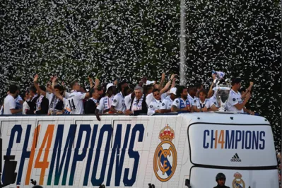 Imagem ilustrativa da imagem Real comemora 14º título da Liga dos Campeões com festa em Madri