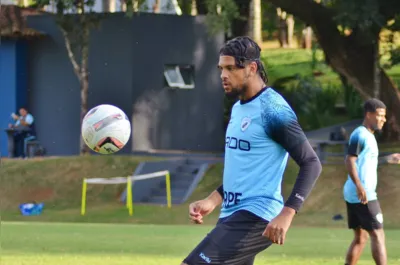 Augusto entra na zaga em Recife em lugar de saimon, que levou o terceiro cartão amarelo