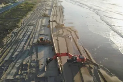 Tubos de aço para dragem da praia de Matinhos começaram a ser colocados, intervenção será feita para minimizar efeitos de impactos ambientais
