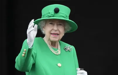 Imagem ilustrativa da imagem Elizabeth II faz aparição de surpresa no último dia do Jubileu
