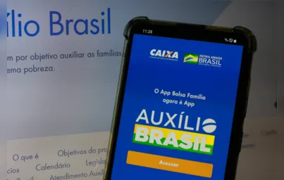 Imagem ilustrativa da imagem Governo quer usar PEC dos Combustíveis para zerar fila do Auxílio Brasil