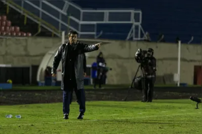 Derrota para o Cruzeiro foi apenas a segunda do Londrina no Café sob o comando de Adilson Batista