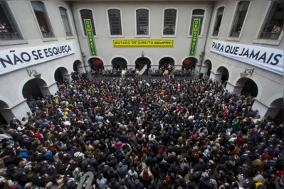 Inside view of the University of Sao Paulo's Law School during the reading of a letter for democracy in the framework of a demonstration organized by several social organizations in Sao Paulo, Brazil, on August 11, 2022. - The Faculty of Law of the University of Sao Paulo is hosting a demonstration in defense of democracy, higher courts and the Democratic State of Law. (Photo by Miguel SCHINCARIOL / AFP)