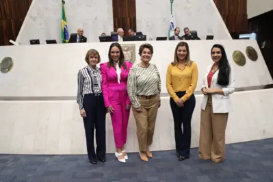 As deputadas (da esquerda para direita): Luciana Rafagnin (PT), Maria Victoria (PP), Cristina Silvestri (PSDB), Mabel Canto (PSDB) e Cantora Mara Lima (Republicanos).
