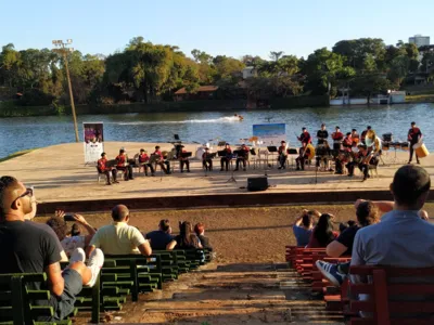 Concerto Especial para o Dia dos Pais no palco flutuante do Lago Igapó (I) atraiu o público com músicas de vários gêneros