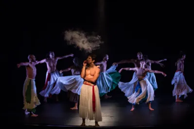 A montagem 'Dançando Villa' será apresentada no Teatro Ouro Verde no domingo (14) pela  Curitiba Cia de Dança