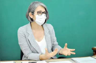 Em entrevista à FOLHA, a reitora Marta Favaro xpõe sua preocupação em relação à escassez das verbas de custeio, especialmente para contratação de funcionários e docentes