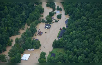 Imagem ilustrativa da imagem Novas chuvas complicam resgates em inundações nos EUA
