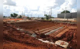 Empresa pede mais prazo e promete entrega de trincheira em outubro