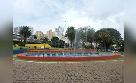 Praça tombada teria sido pintada sem aval de órgão especializado