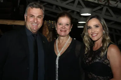 O presidente do Londrina Country Club, Luciano Gardano Elias Bucharles, Dora Lúcia Oliveira Bordin e Rachel Nicolini