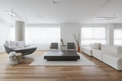 No apartamento, a nítida  preferência dos moradores por uma paleta de cores claras e com pouca variação cromática