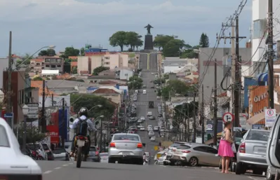 Município estratégico, Cornéio Procópio é sede dos principais serviços do Estado, entre eles, as regionais de Educação e Saúde, 18º Batalhão da Polícia Militar, 11º Subdivisão Policial, Corpo de Bombeiros e Detran