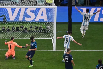 Imagem ilustrativa da imagem Argentina faz 3 na Croácia e é a primeira finalista da Copa