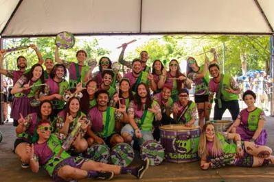 A bateria universitária Lolloteria ensaiou neste domingo: ideia é levar adiante a cultura do samba