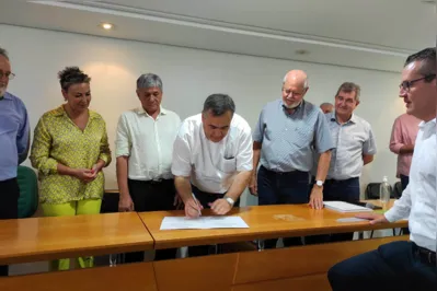 Imagem ilustrativa da imagem Beto Preto assina convênio para construção de prontos atendimentos