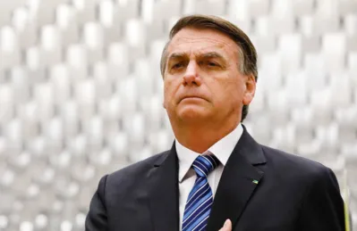 Médico afirma que o ex-presidente Jair Bolsonaro será operado ainda em decorrência das sequelas do atentado sofrido em 2018 quando levou uma facada na barriga