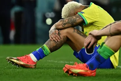 Imagem ilustrativa da imagem Brasil segue sina, perde para Croácia nos pênaltis e está fora da Copa
