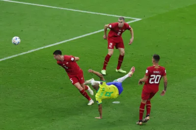 Imagem ilustrativa da imagem Brasil vence a Sérvia com dois gols de Richarlison