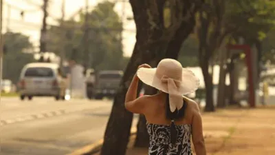 Imagem ilustrativa da imagem Calor em Londrina divide opiniões e exige cuidados com a saúde