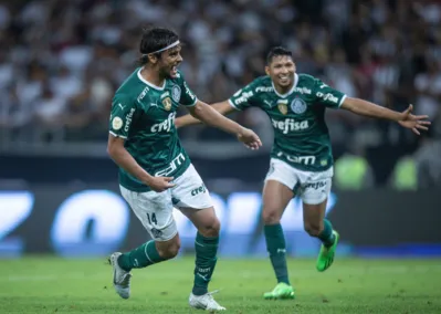 Scarpa comemora gol de Murilo, Partida entre Atletico x Palmeiras , valido pela partida da 28 rodada do campeonato brasileiro 2022,  realizado no Estadio Mineirao em Belo Horizonte na Noite desta Quarta, 28 (Foto: Tiago Trindade Da Rocha/Photo Premium/Folhapress)